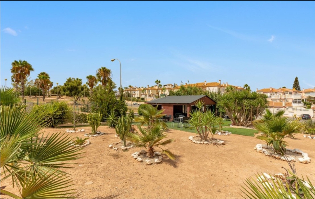 OFFRE ! Belle villa jumelée à Los Altos