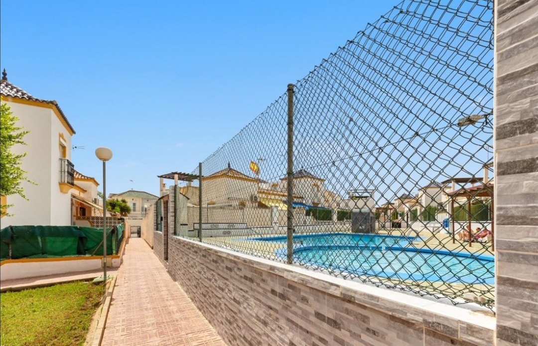 OFFRE ! Belle villa jumelée à Los Altos