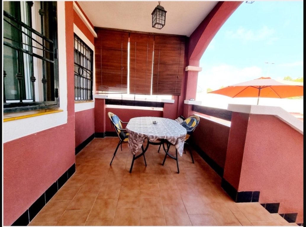 OFFRE ! Bungalow au rez-de-chaussée avec grand terrain à Los Altos/Villamartin.