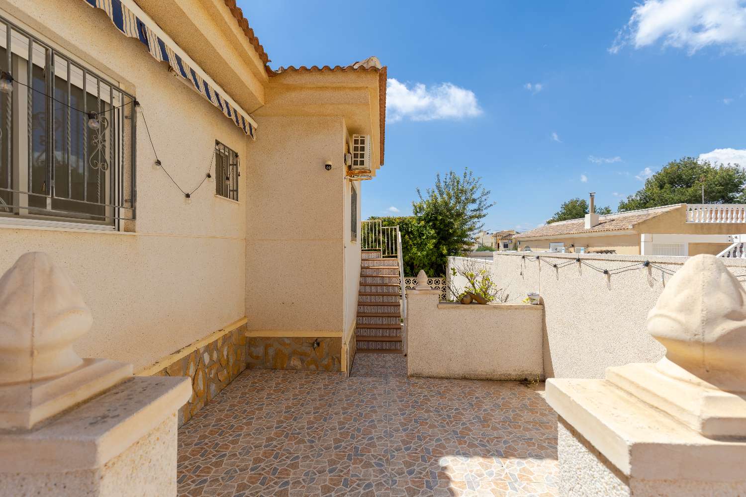 OFFRE ! Superbe villa jumelée avec piscine privée à Villamartin