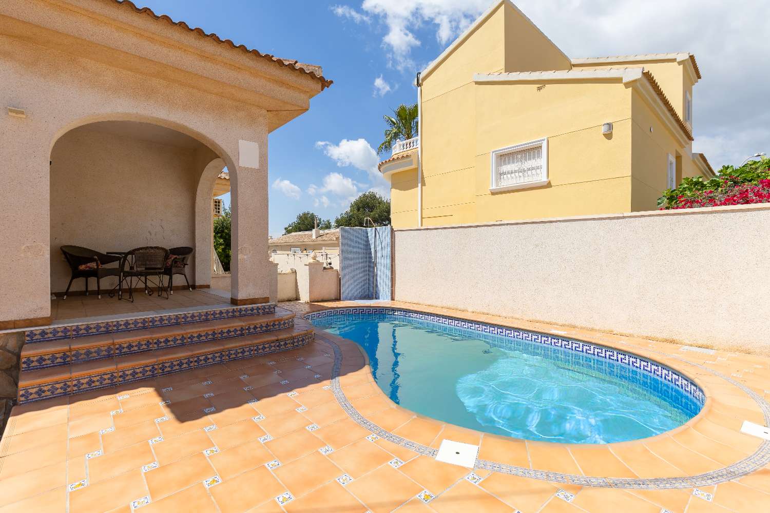 OFFRE ! Superbe villa jumelée avec piscine privée à Villamartin