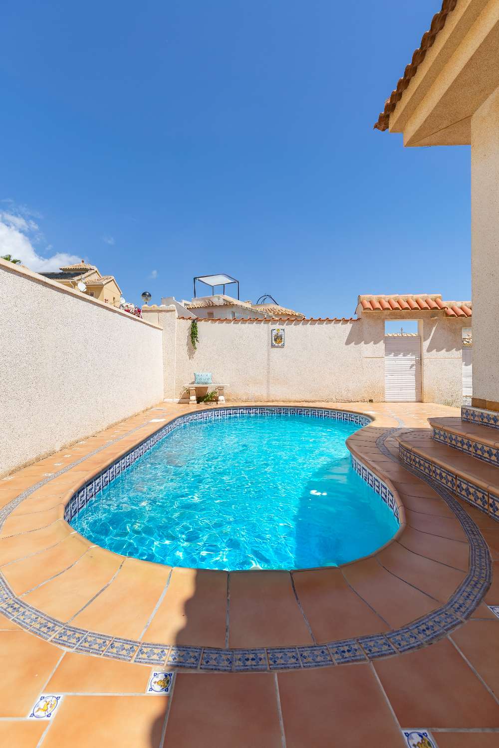 OFFRE ! Superbe villa jumelée avec piscine privée à Villamartin