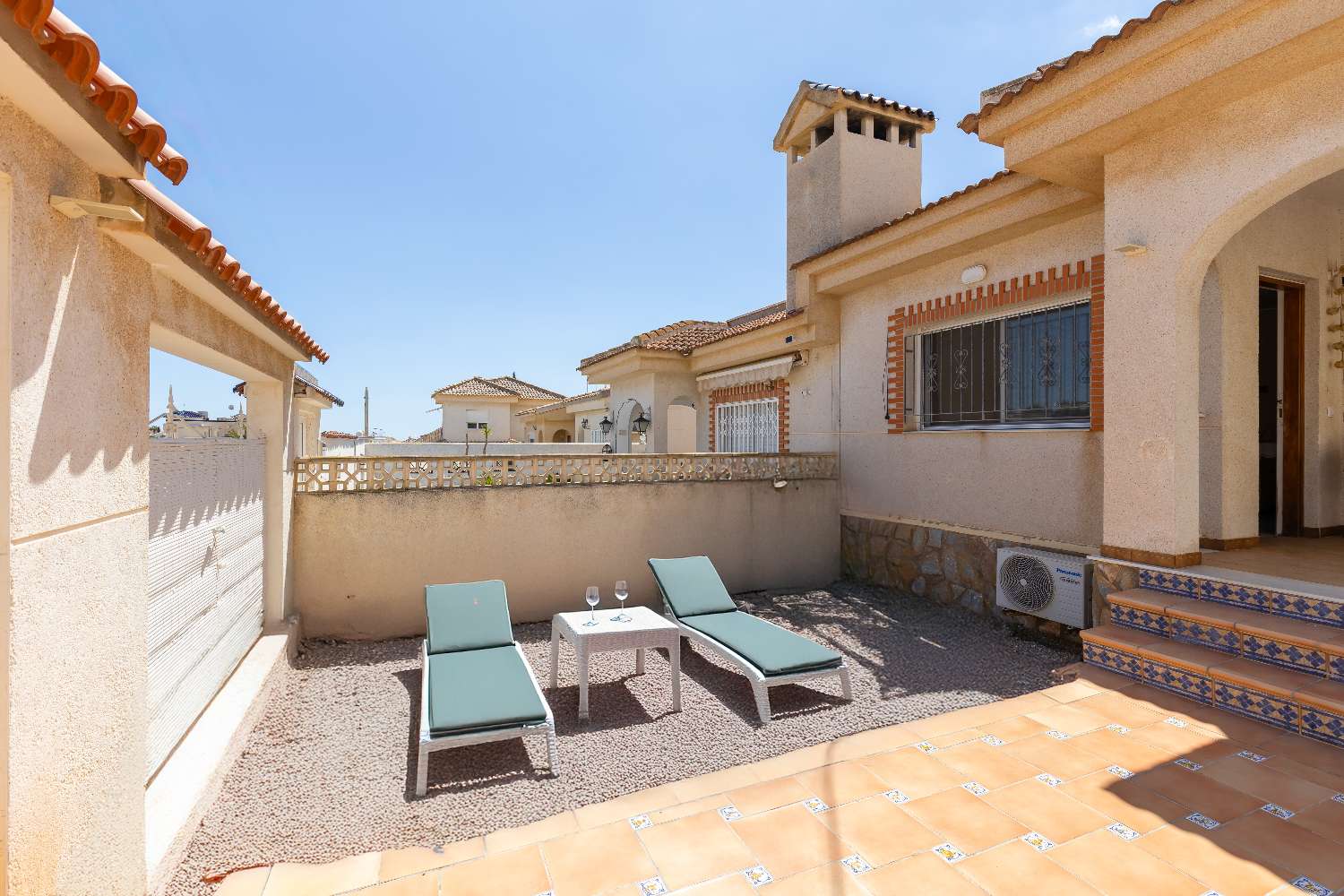 OFFRE ! Superbe villa jumelée avec piscine privée à Villamartin