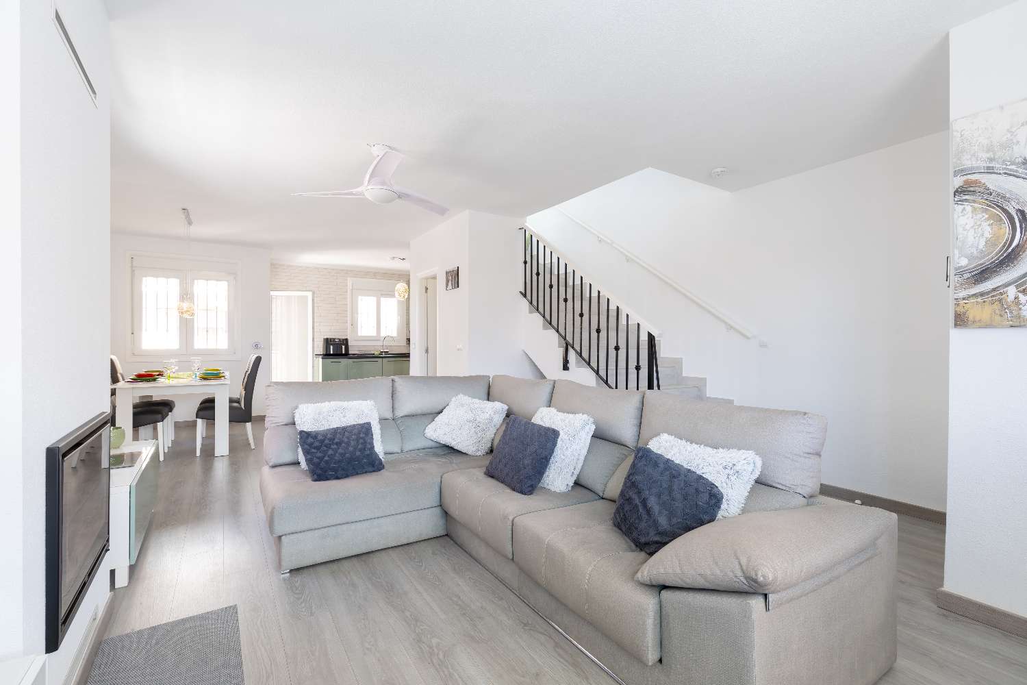 Bonne affaire ! Villa de luxe entièrement rénovée avec sous-sol et piscine privée à Villamartin