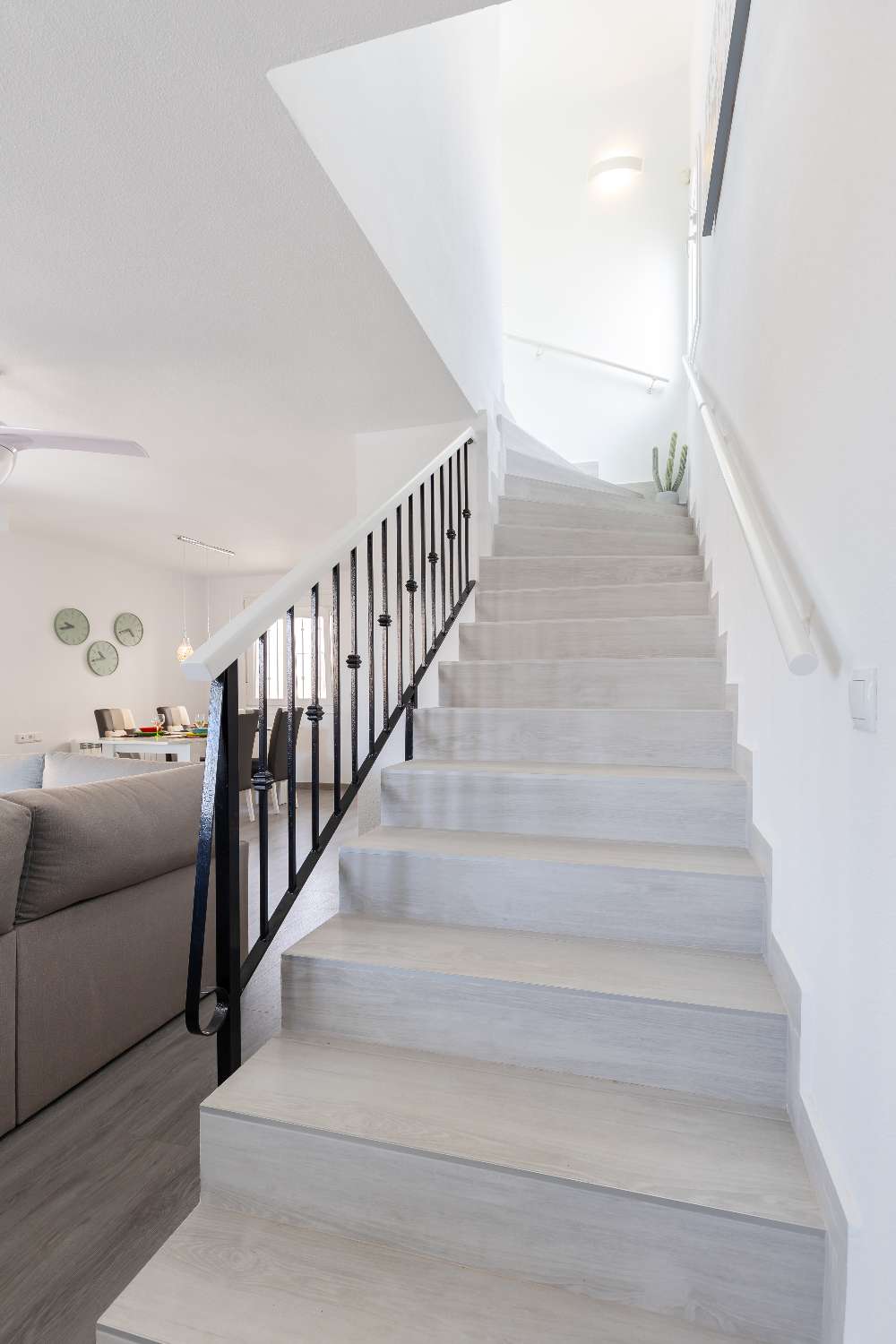 Bonne affaire ! Villa de luxe entièrement rénovée avec sous-sol et piscine privée à Villamartin