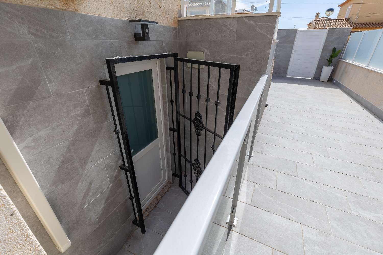 Bonne affaire ! Villa de luxe entièrement rénovée avec sous-sol et piscine privée à Villamartin
