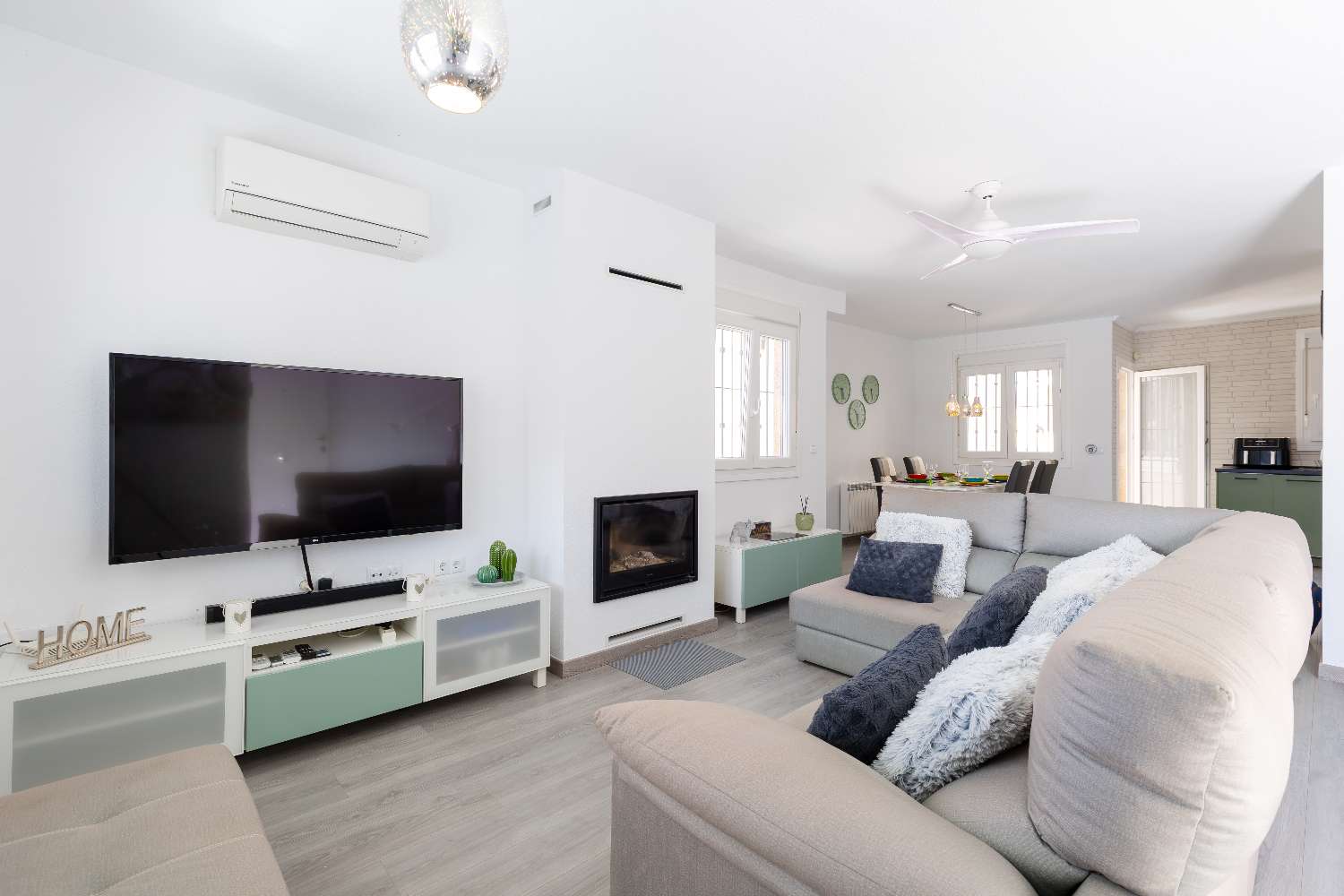 Bonne affaire ! Villa de luxe entièrement rénovée avec sous-sol et piscine privée à Villamartin