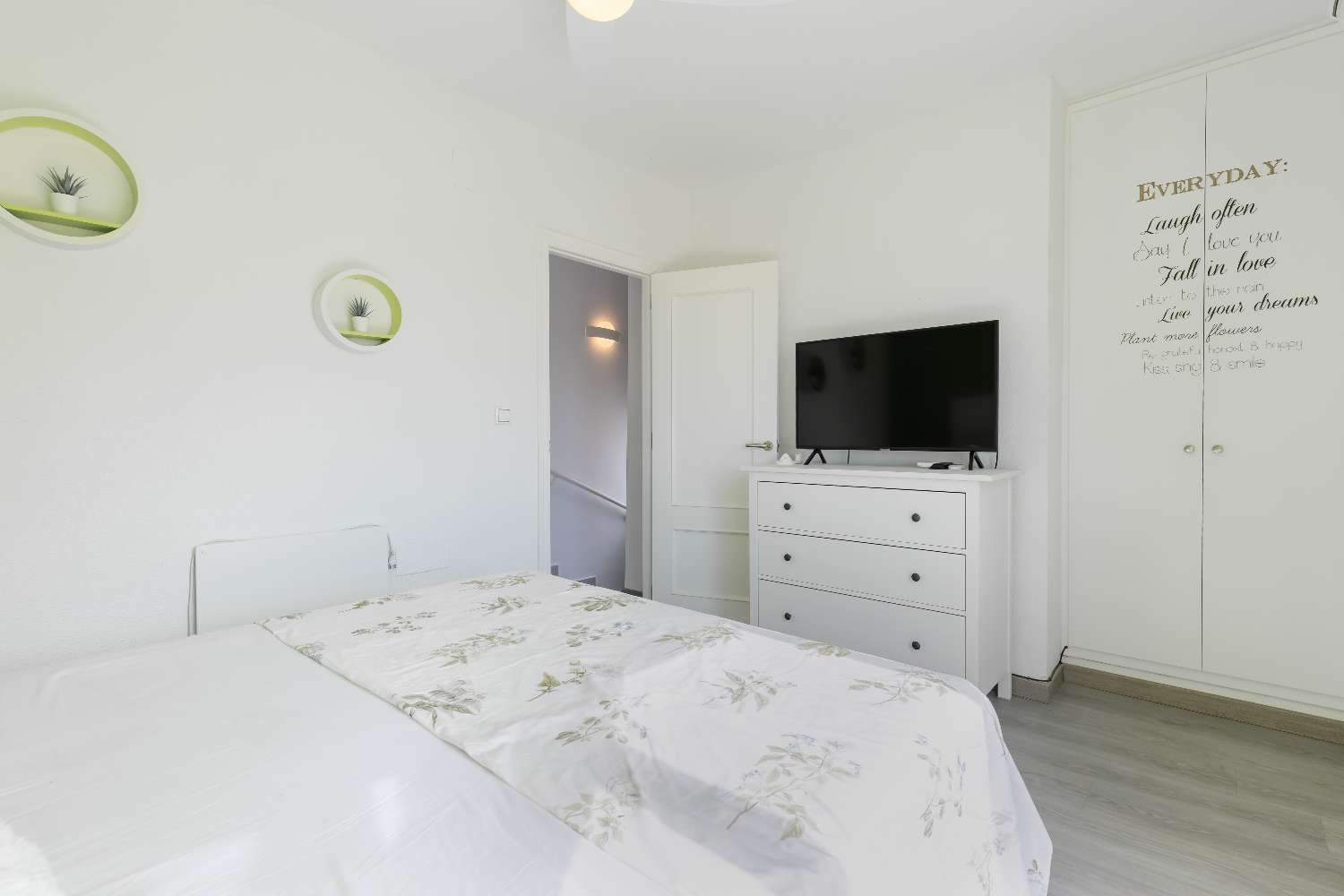Bonne affaire ! Villa de luxe entièrement rénovée avec sous-sol et piscine privée à Villamartin