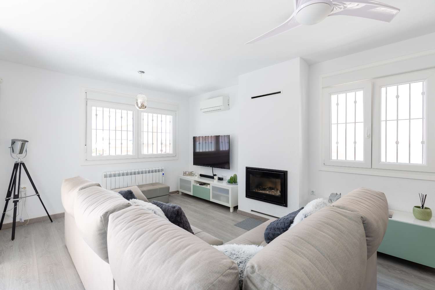 Bonne affaire ! Villa de luxe entièrement rénovée avec sous-sol et piscine privée à Villamartin