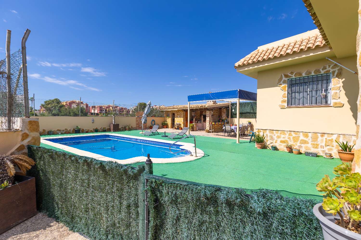 Offre exceptionnelle ! Grande villa avec piscine privée à Los Dolses/La Zenia.