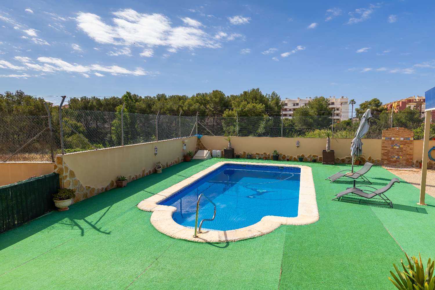 Offre exceptionnelle ! Grande villa avec piscine privée à Los Dolses/La Zenia.