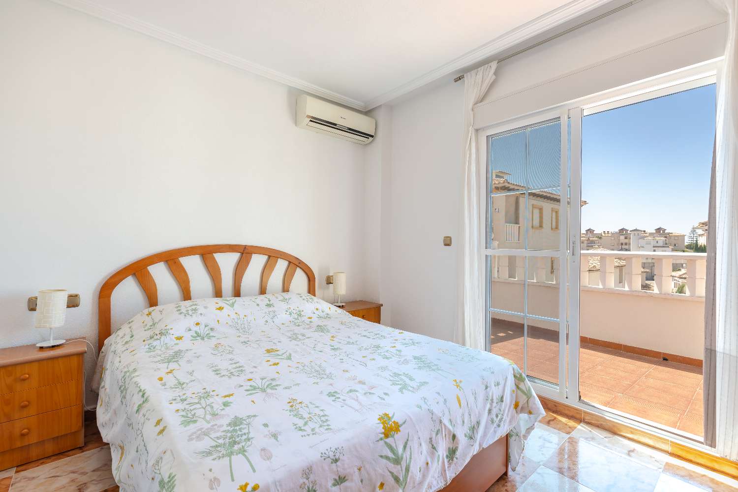 Spacious South Facing Semi- Detached Villa in Lomas de Cabo Roig.