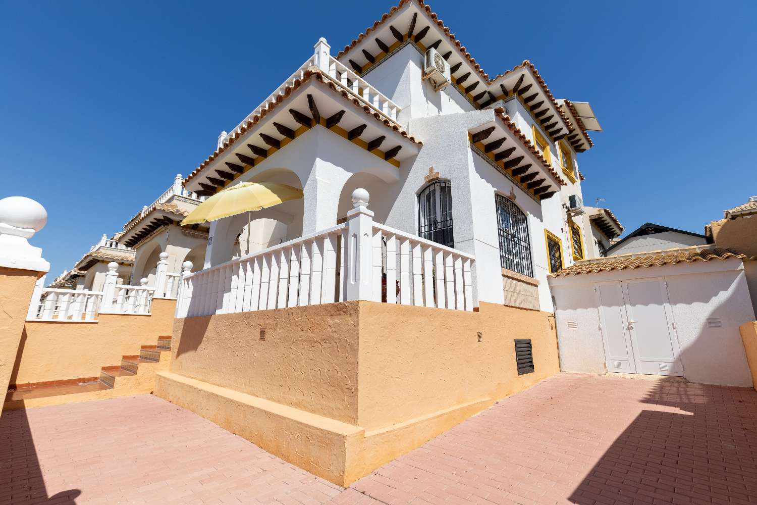 Spacious South Facing Semi- Detached Villa in Lomas de Cabo Roig.