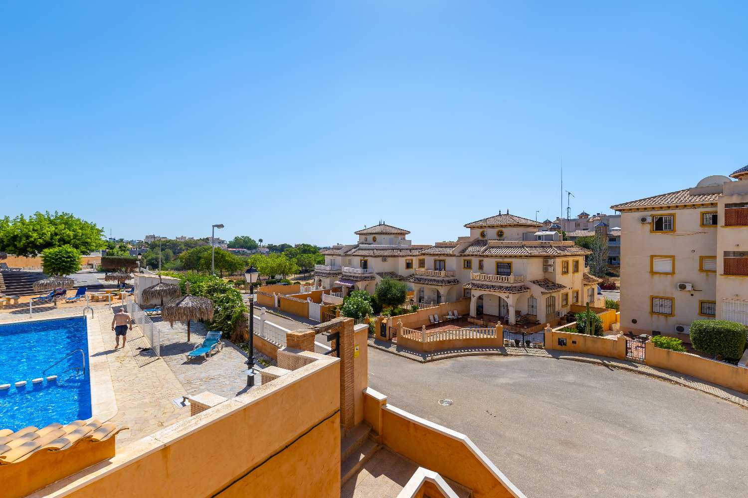 Spacious South Facing Semi- Detached Villa in Lomas de Cabo Roig.