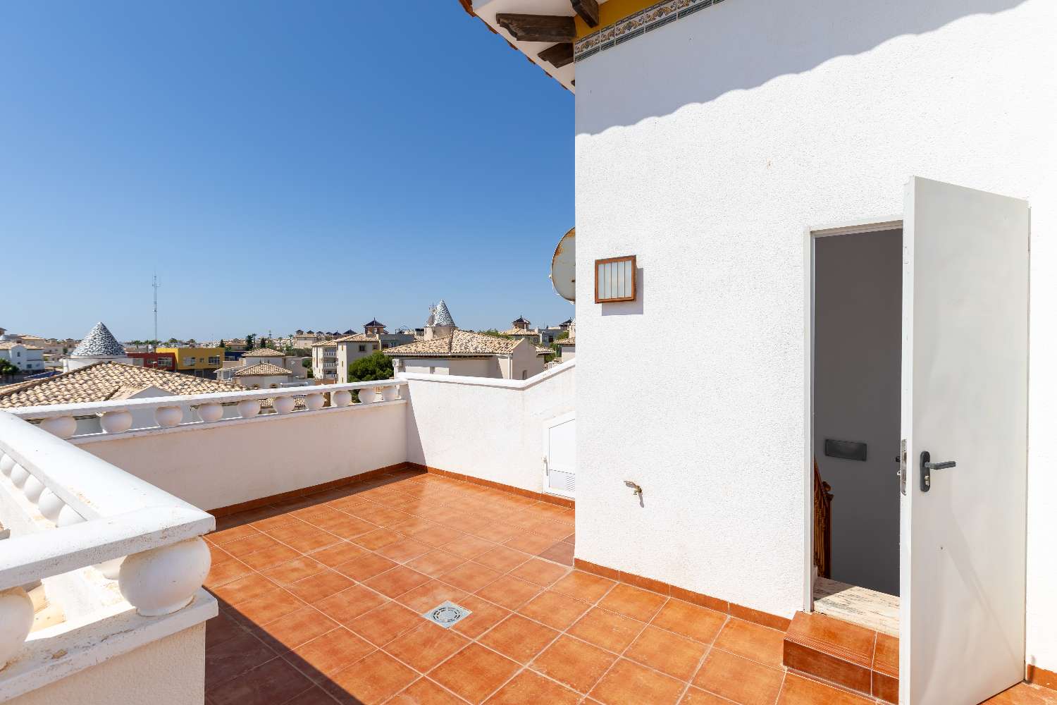 Spacious South Facing Semi- Detached Villa in Lomas de Cabo Roig.