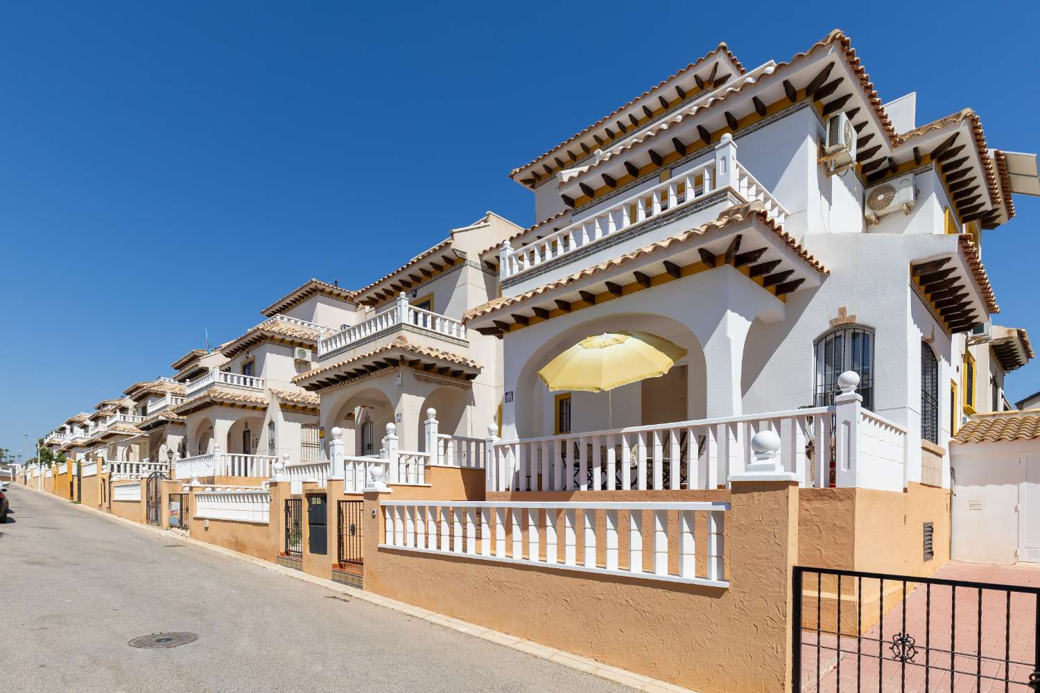 Spacious South Facing Semi- Detached Villa in Lomas de Cabo Roig.