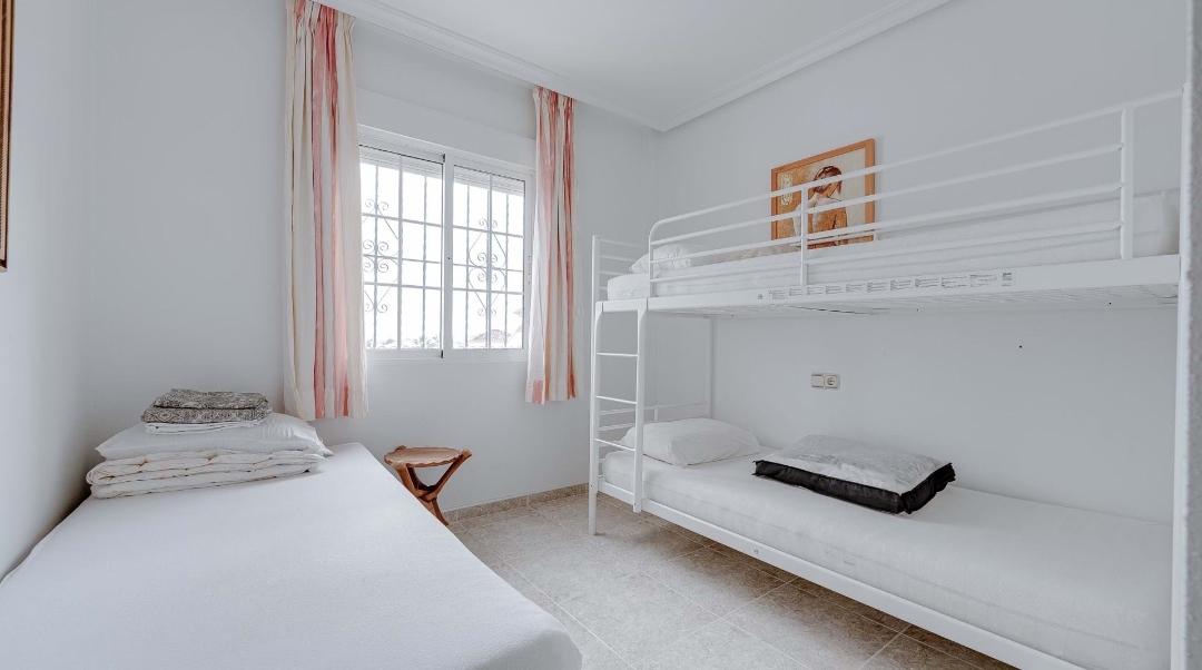 OFERTA! Duża willa z prywatnym basenem i garażem w Villamarin