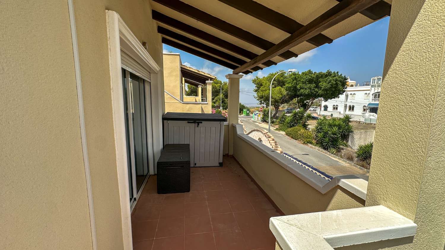 Incredible independent house with communal pool