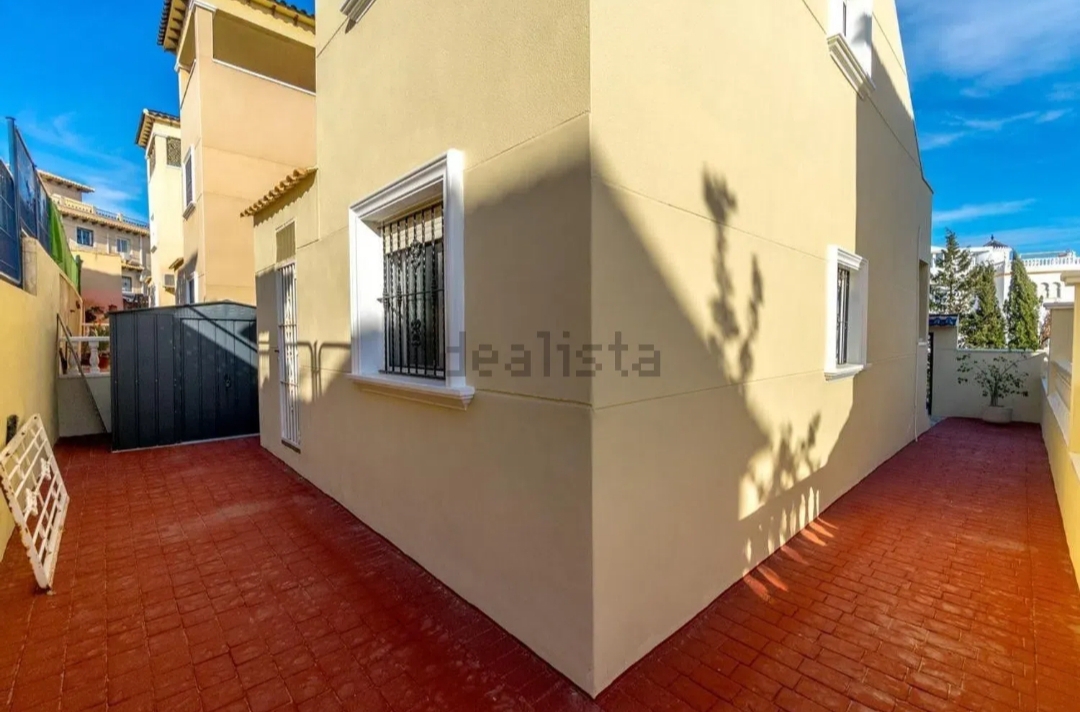 Incredible casa independiente con piscina comunitaria