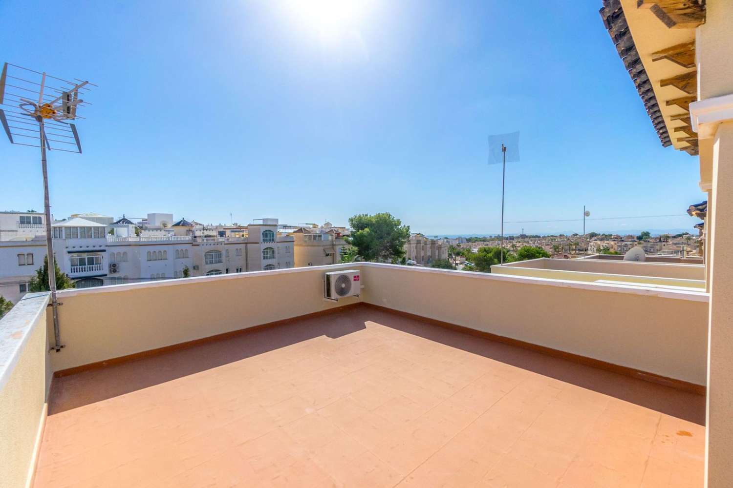 Incredible casa independiente con piscina comunitaria