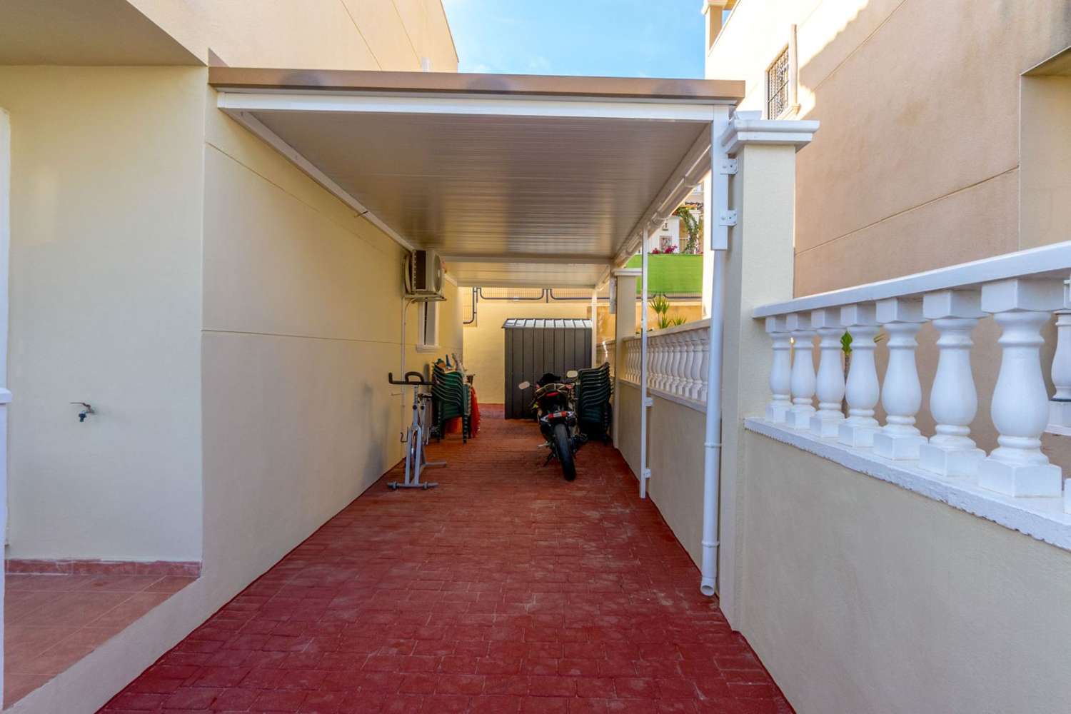 Incredible casa independiente con piscina comunitaria