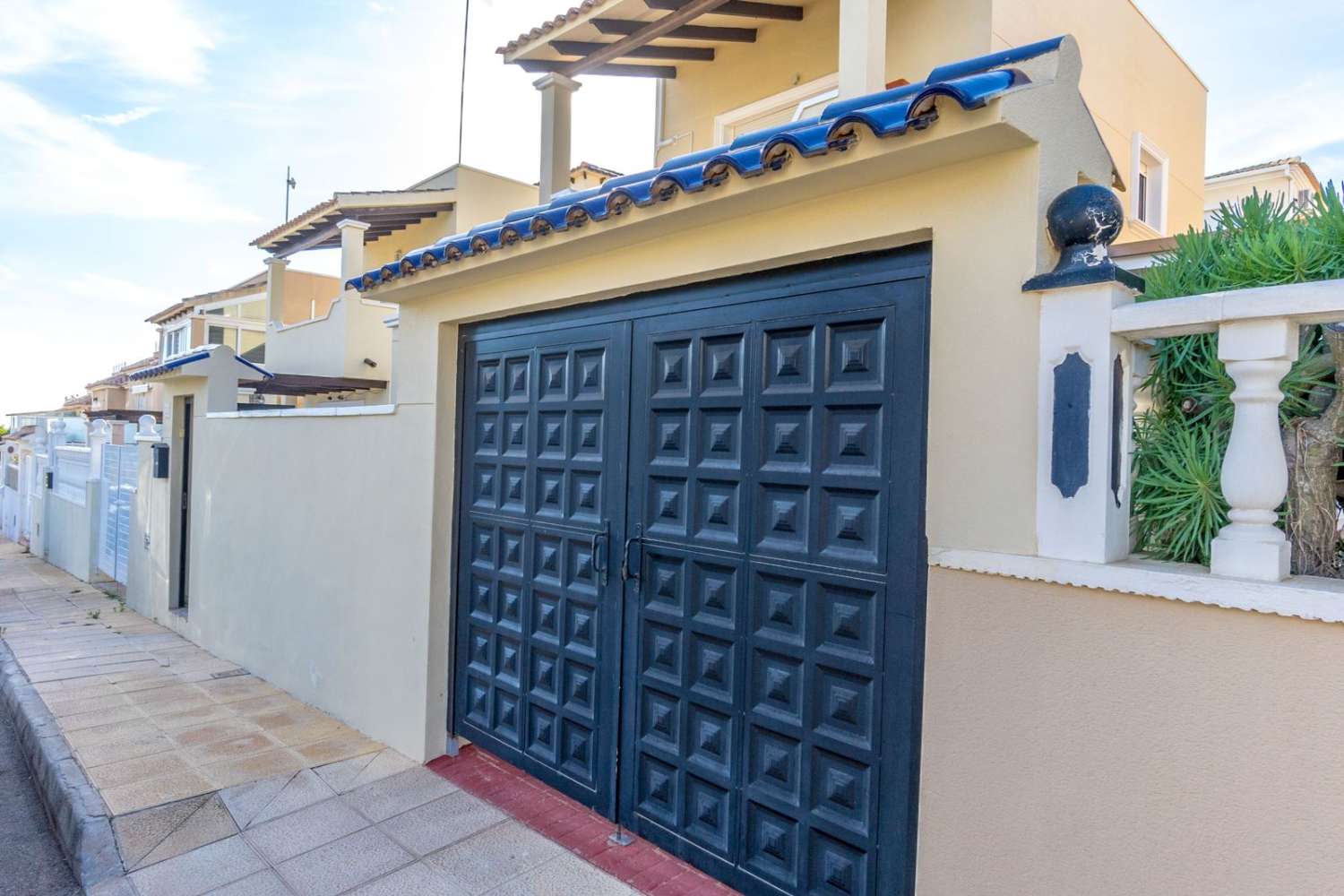 Incredible casa independiente con piscina comunitaria