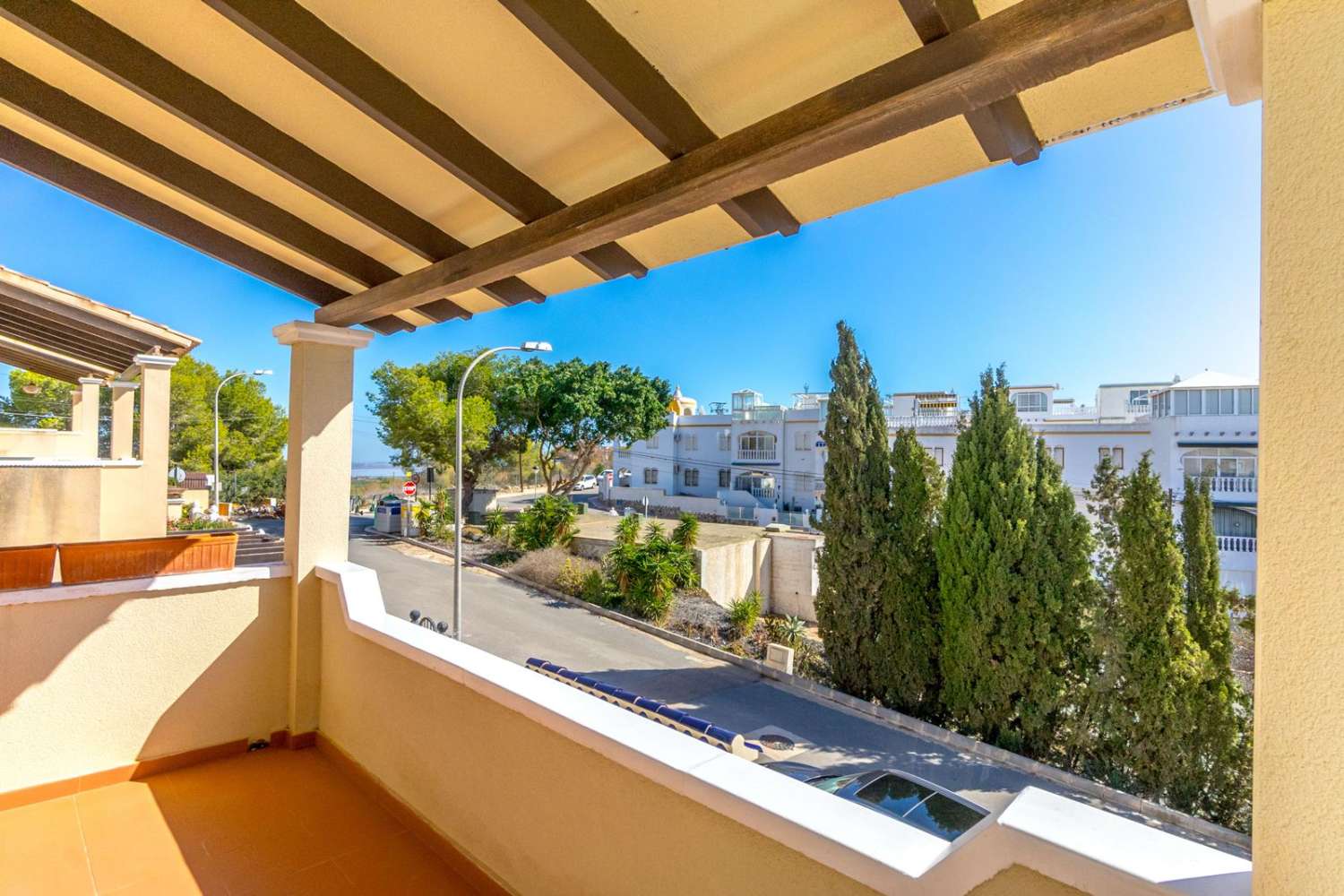 Incredible casa independiente con piscina comunitaria