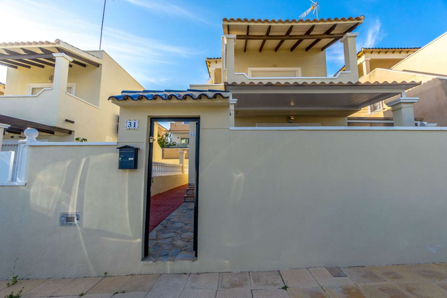 Incredible casa independiente con piscina comunitaria