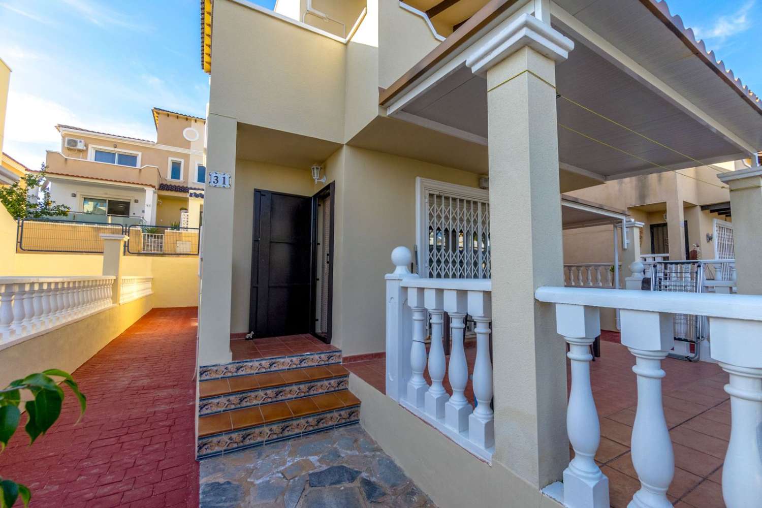 Incredible casa independiente con piscina comunitaria