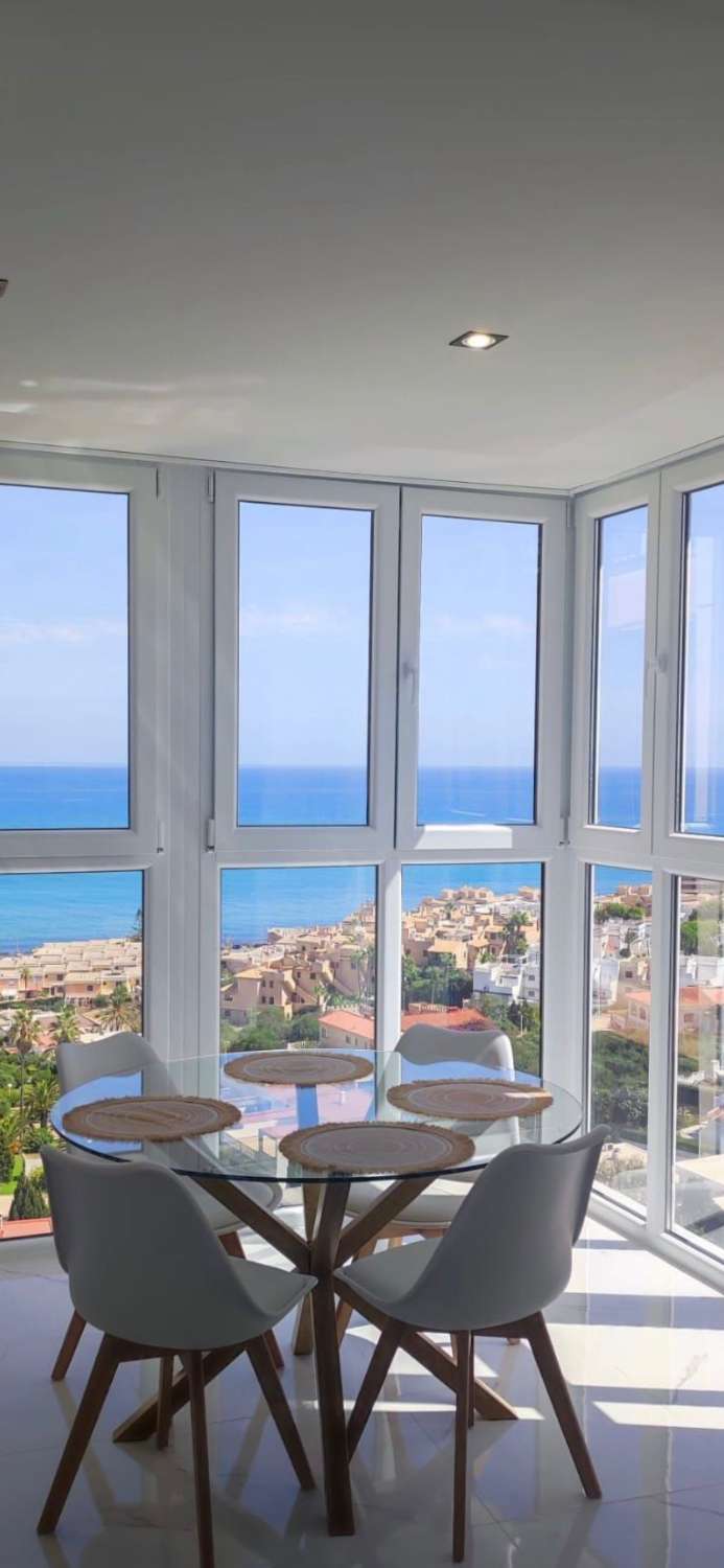 Ongelooflijk appartement met panoramisch uitzicht op zee