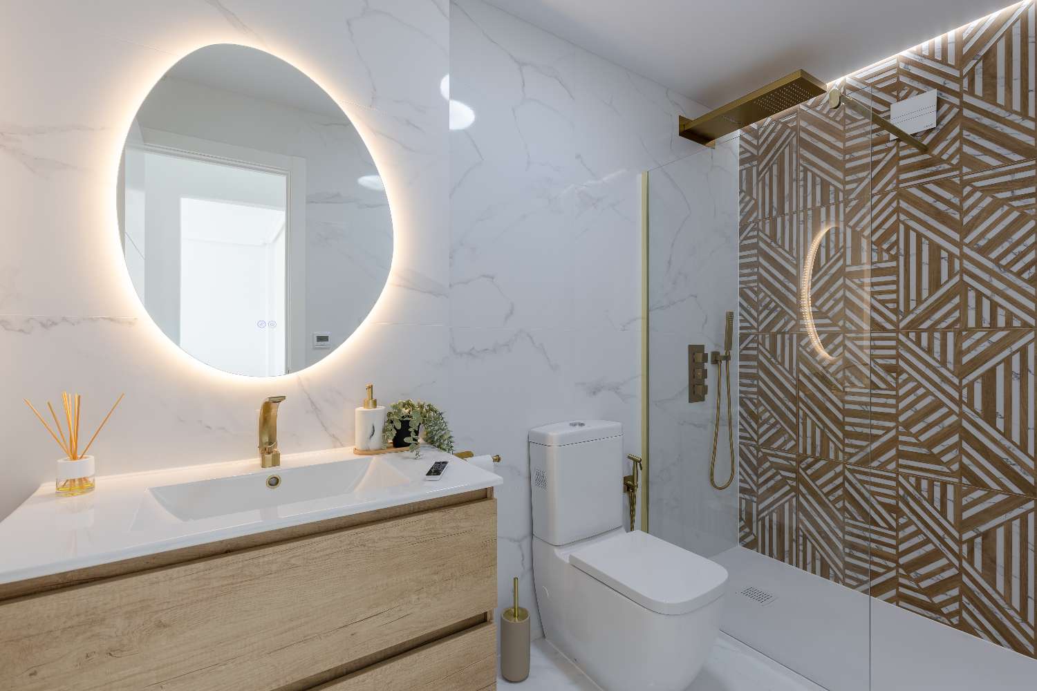 Fully Renovated Penthouse with Sea Views – Zeniamar