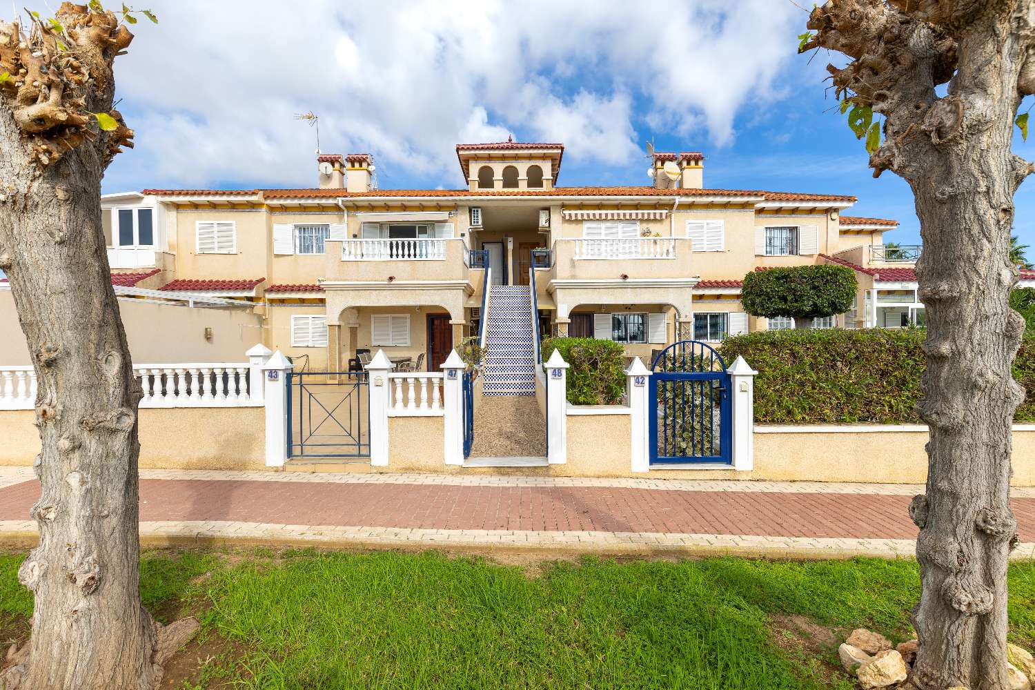 Fully Renovated Penthouse with Sea Views – Zeniamar