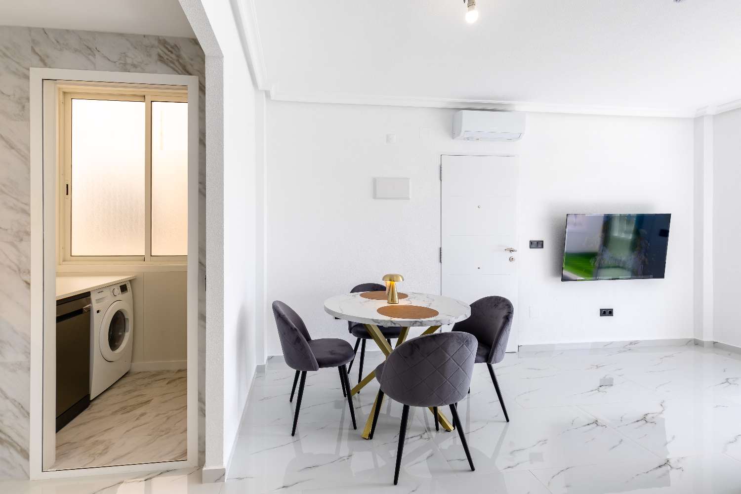 Fully Renovated Penthouse with Sea Views – Zeniamar