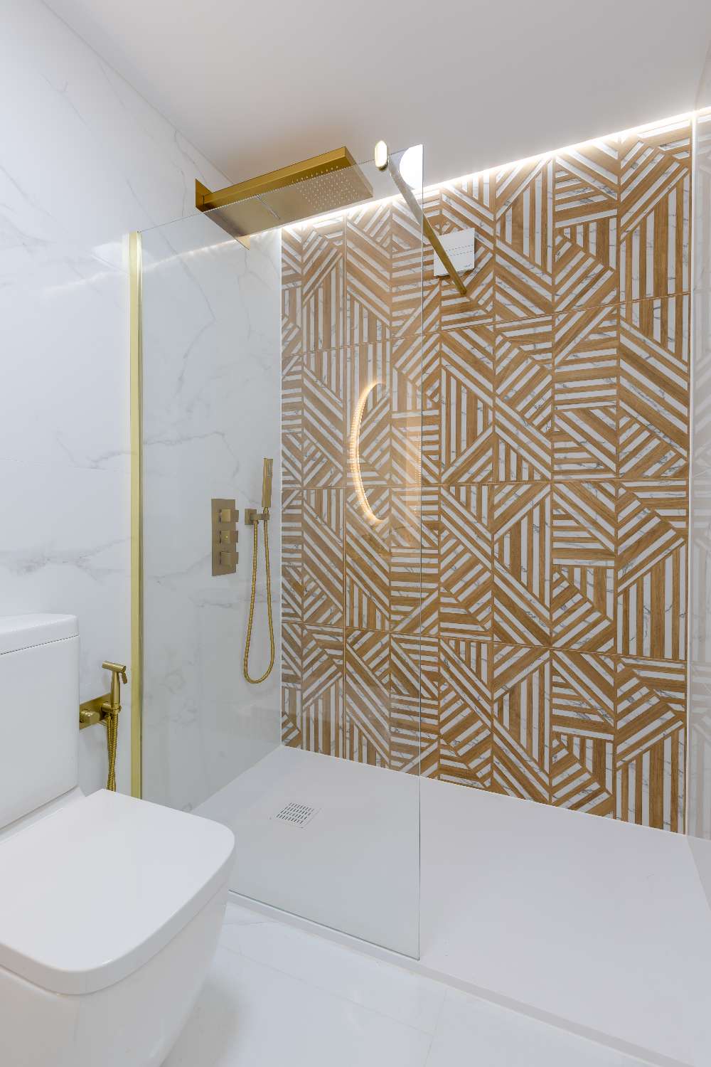 Fully Renovated Penthouse with Sea Views – Zeniamar