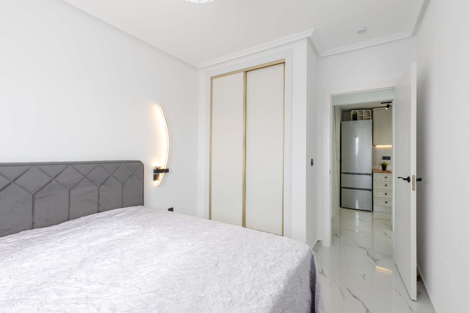 Fully Renovated Penthouse with Sea Views – Zeniamar