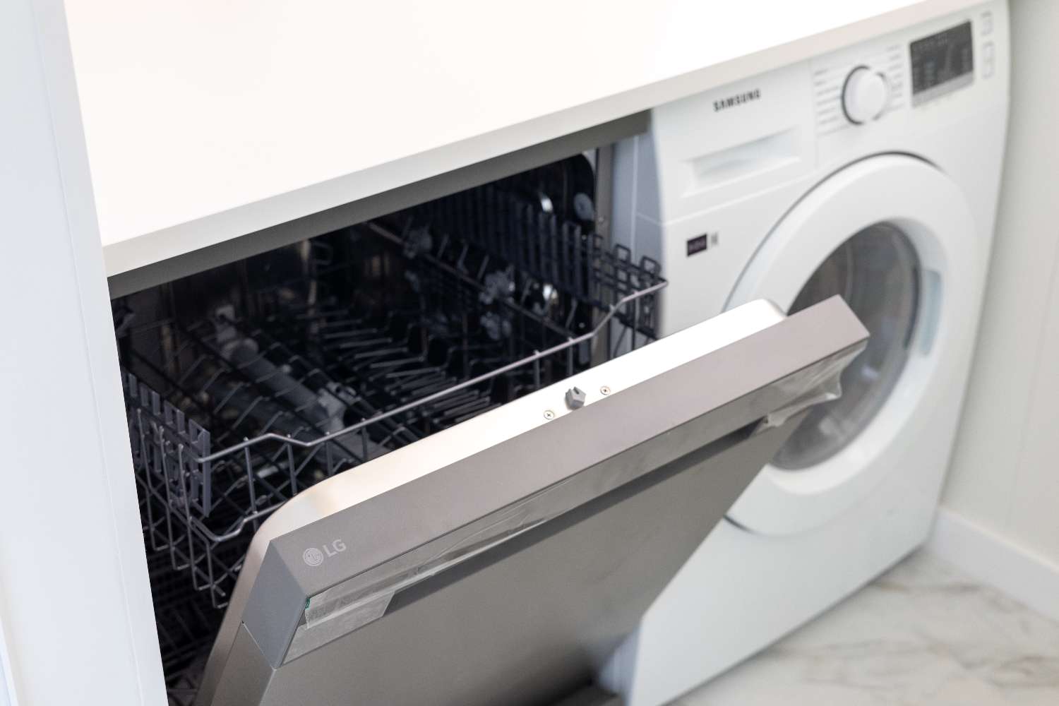 Fully Renovated Penthouse with Sea Views – Zeniamar