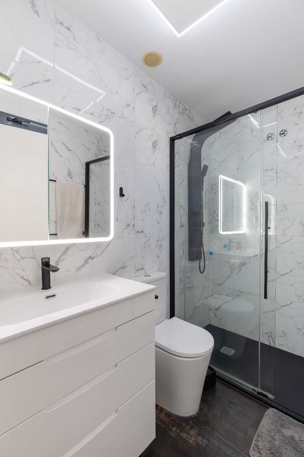 Modern house near the La Fuente shopping center