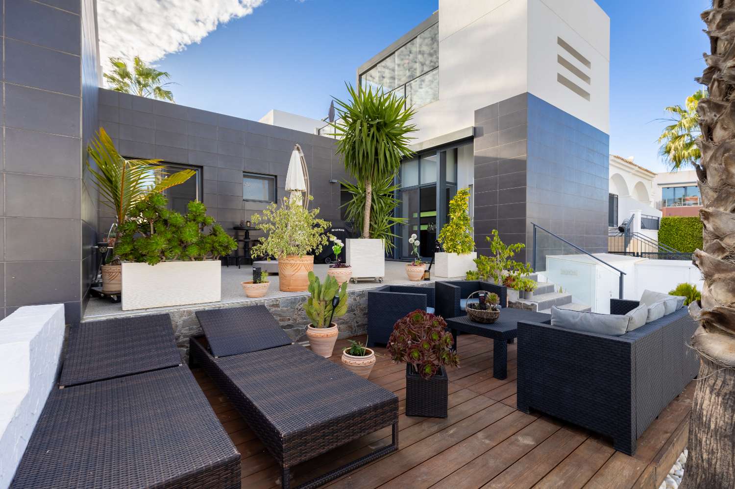 Modern house near the La Fuente shopping center