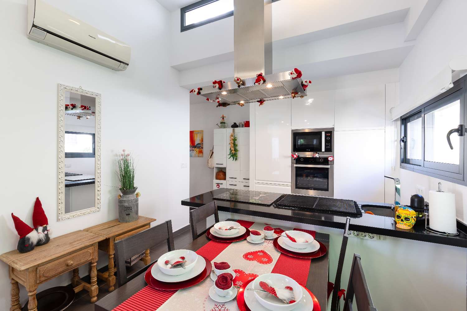 Modern house near the La Fuente shopping center