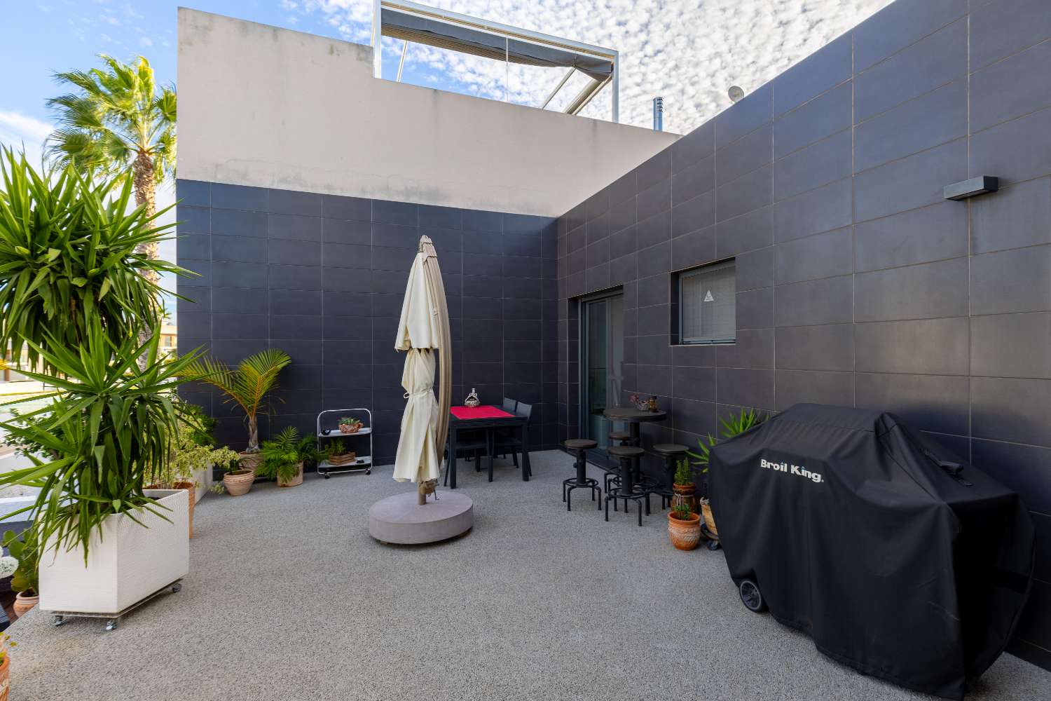 Modern house near the La Fuente shopping center