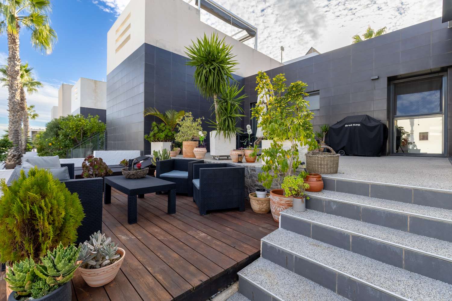 Modern house near the La Fuente shopping center