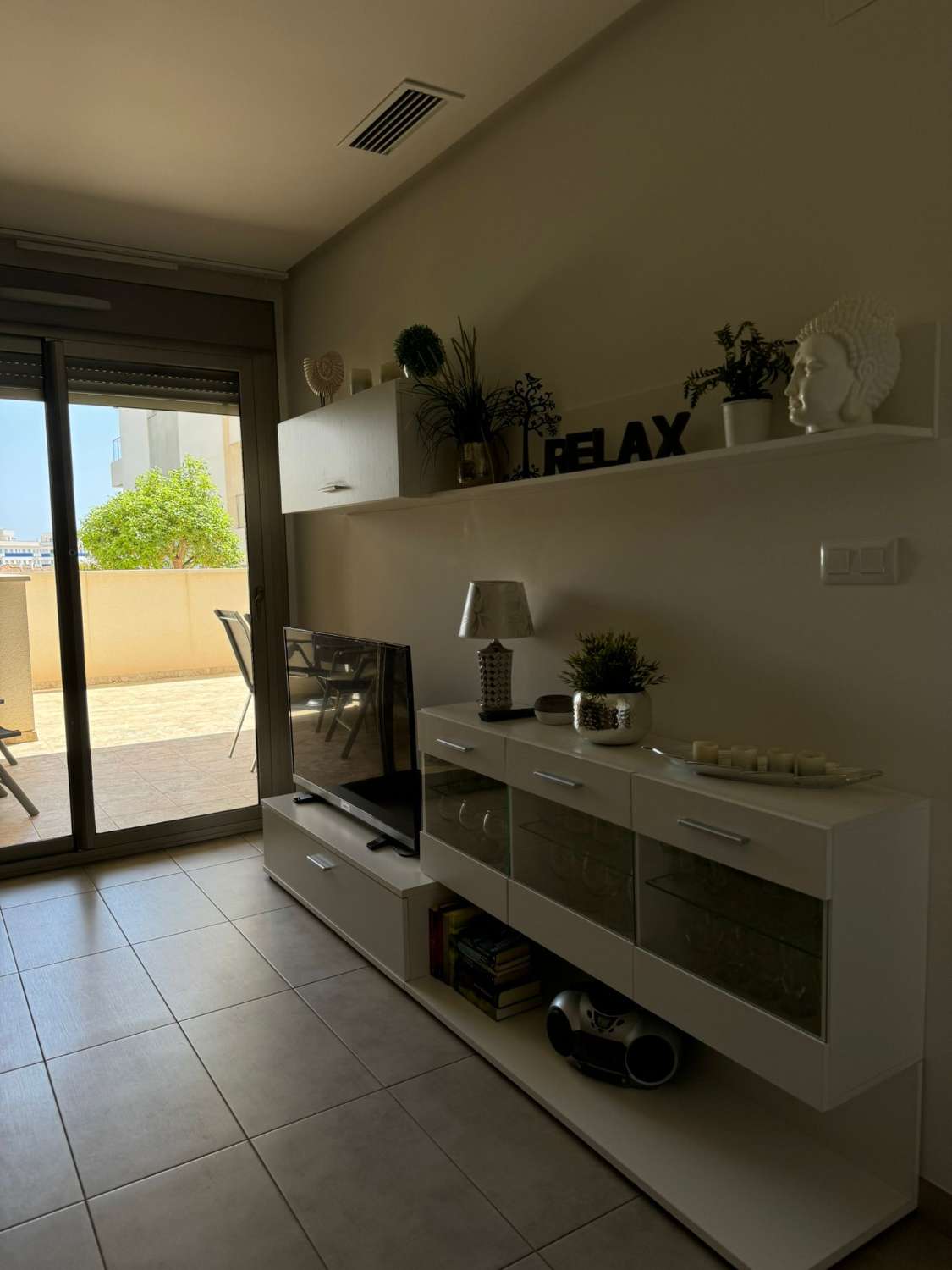 Prachtig appartement op de begane grond in Los Dolces