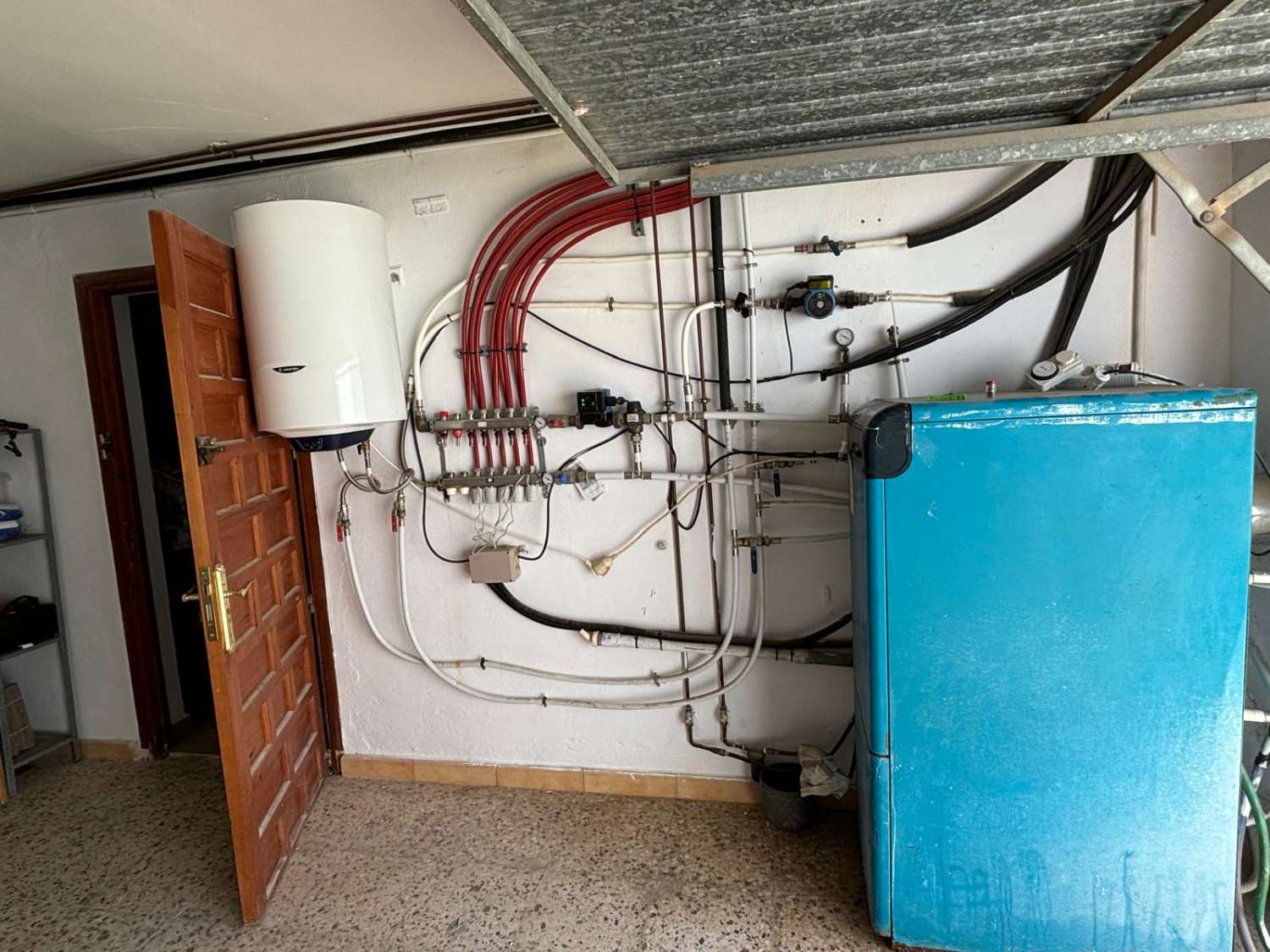 EXCLUSIVE VILLA ON THE BEACHFRONT – PUNTA PRIMA