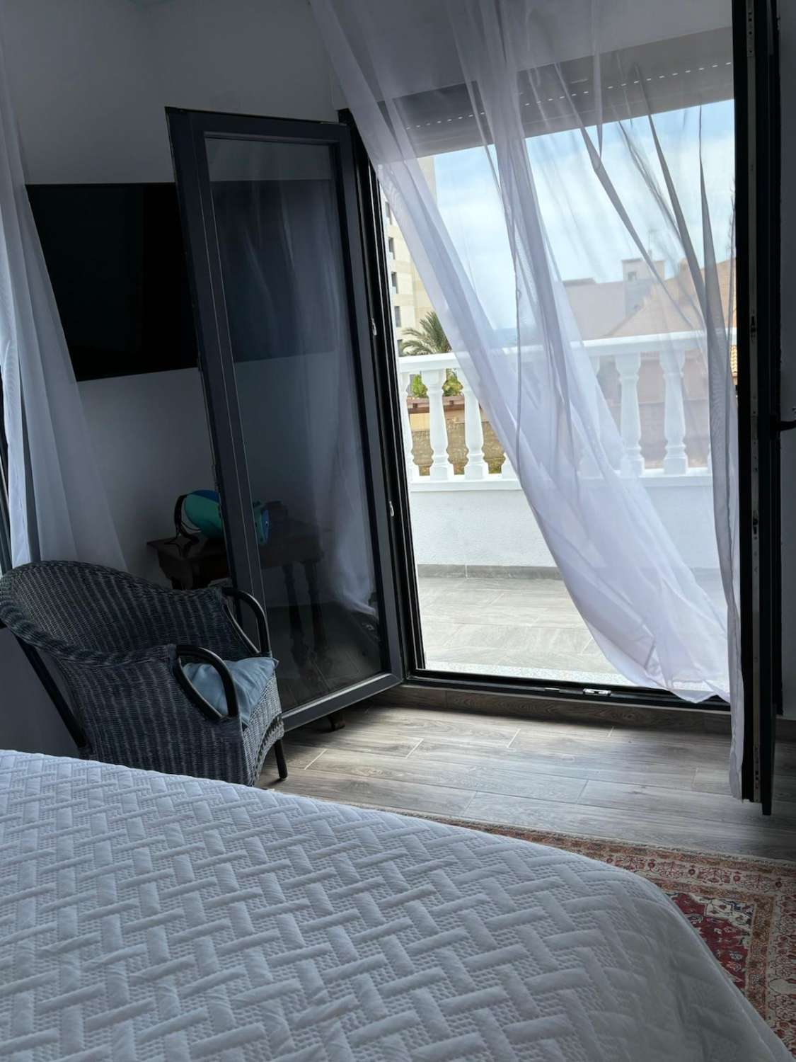 EXCLUSIVE VILLA ON THE BEACHFRONT – PUNTA PRIMA