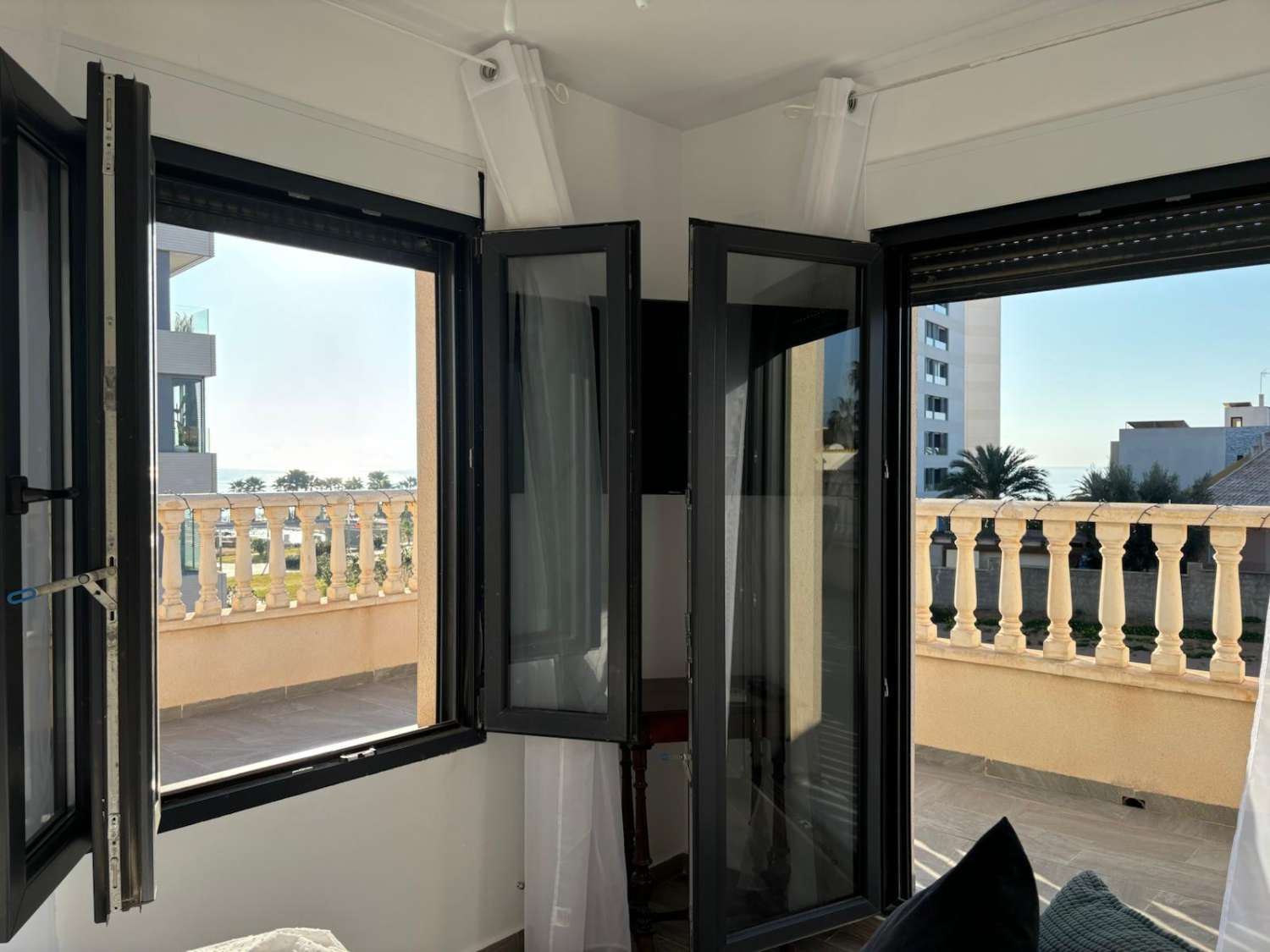 EXCLUSIVE VILLA ON THE BEACHFRONT – PUNTA PRIMA