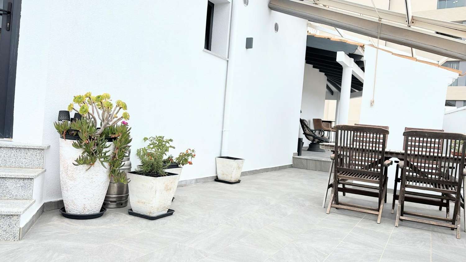 EXCLUSIVE VILLA ON THE BEACHFRONT – PUNTA PRIMA