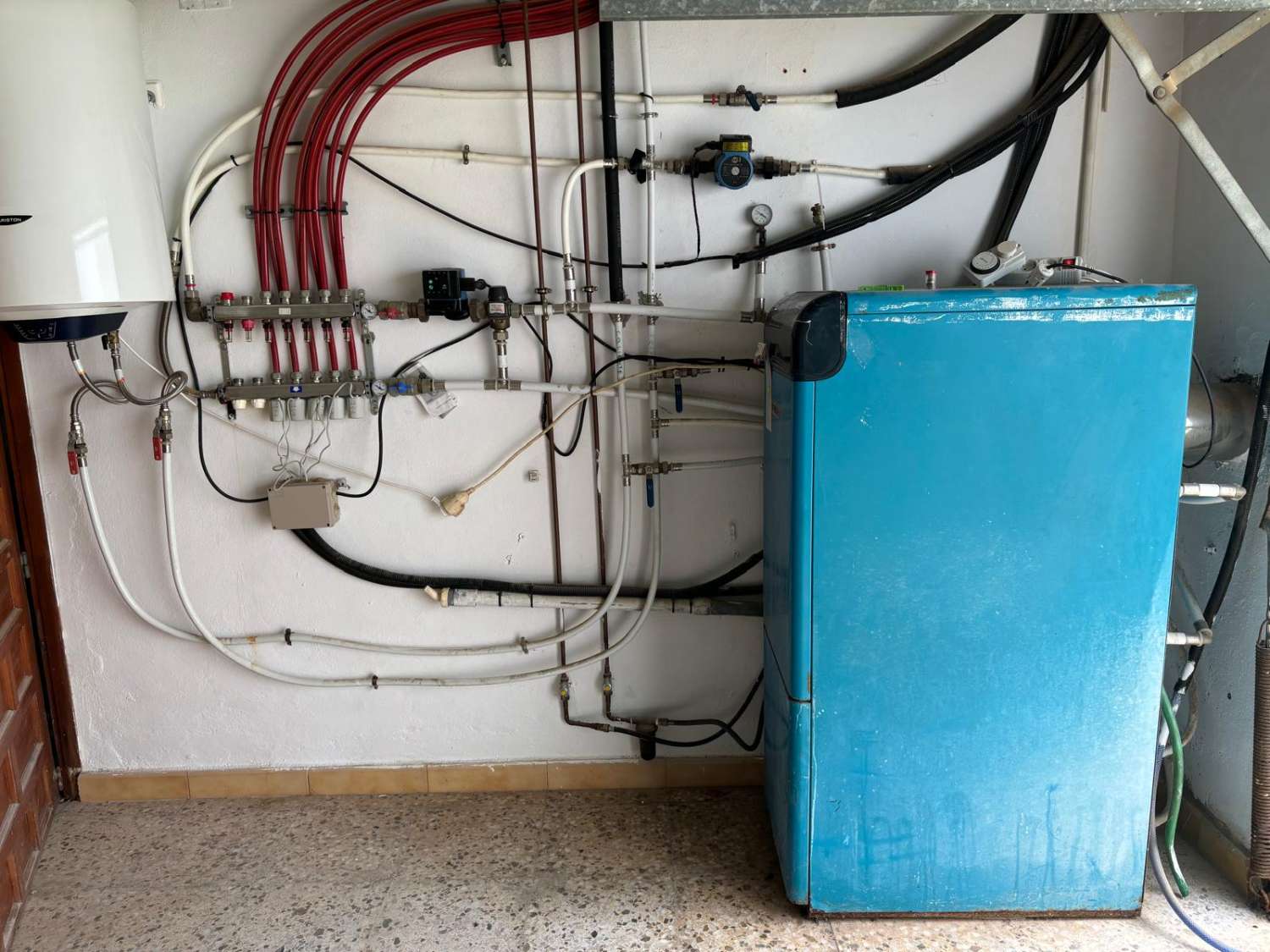 EXCLUSIVE VILLA ON THE BEACHFRONT – PUNTA PRIMA