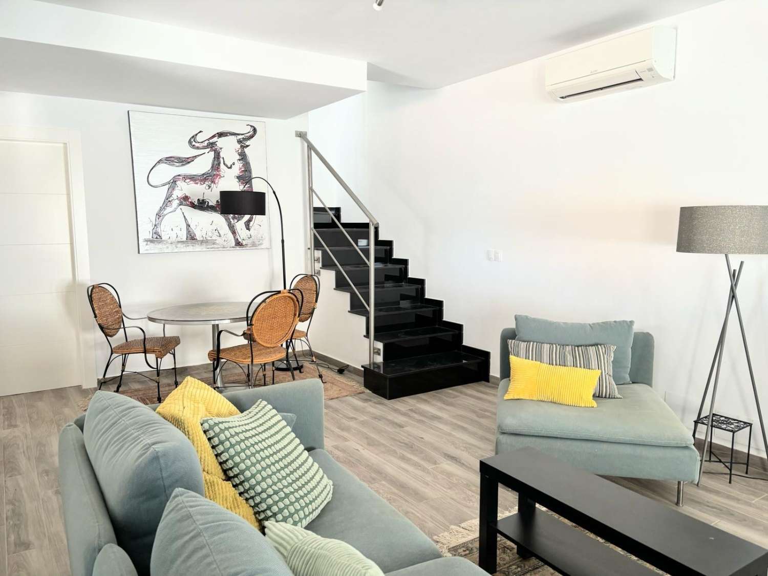 EXCLUSIVE VILLA ON THE BEACHFRONT – PUNTA PRIMA