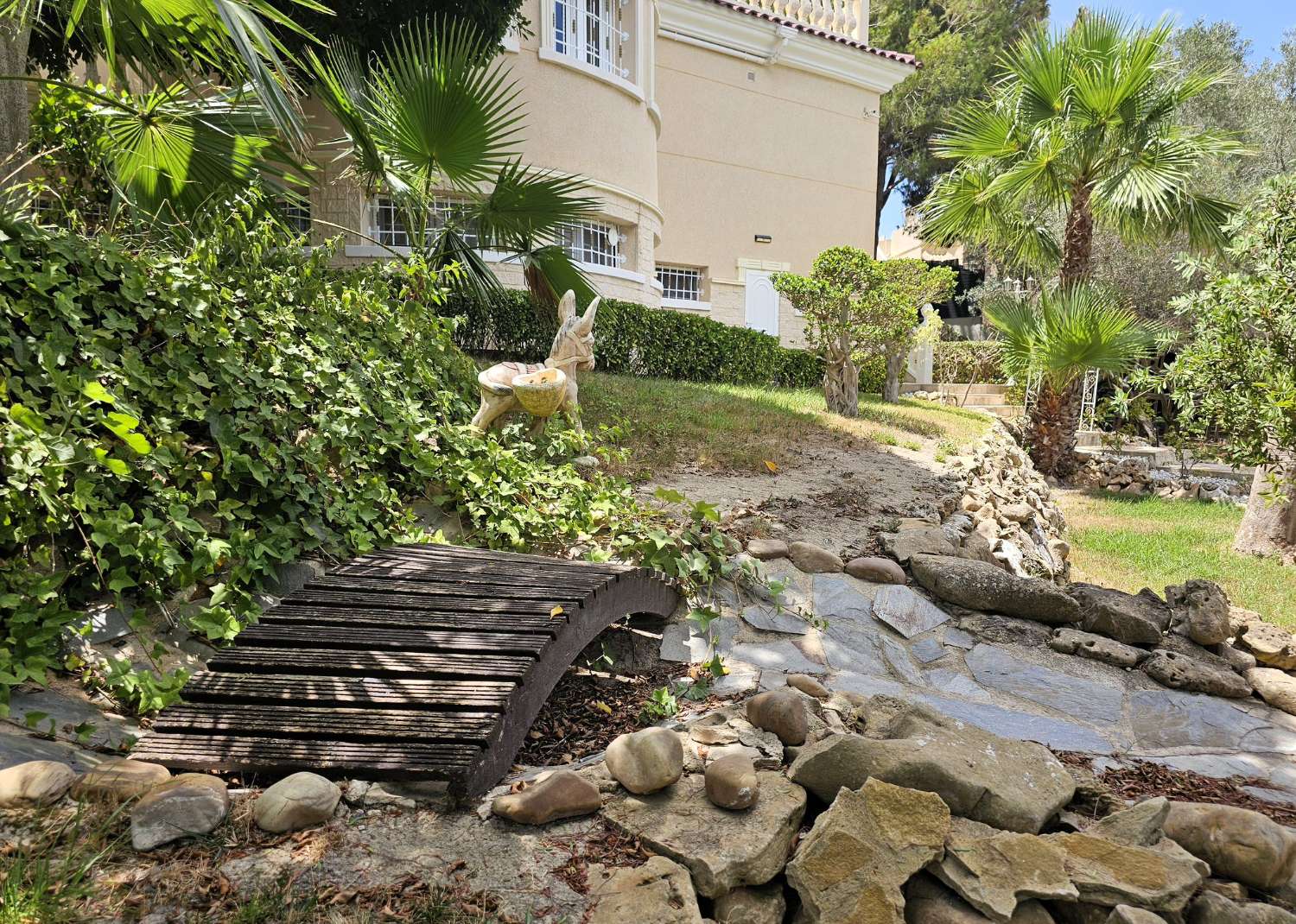 VIP PROPERTY · LUXURY VILLA IN CIUDAD QUESADA