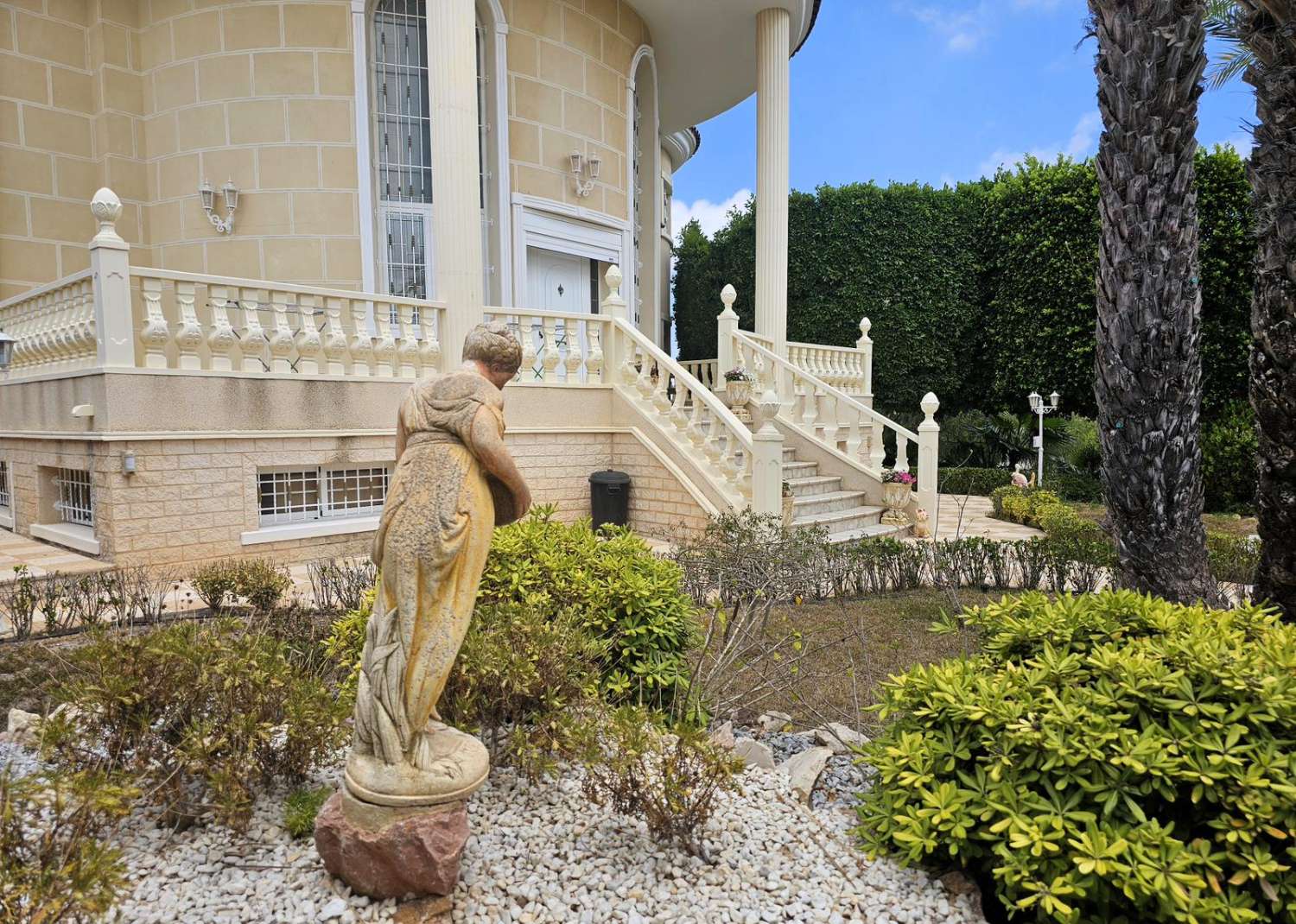 VIP PROPERTY · LUXURY VILLA IN CIUDAD QUESADA